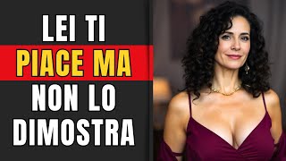 10 SEGNALI INFALLIBILI CHE UNA DONNA TI PIACE, MA STA CERCANDO DI NON DIMOSTRARLO!