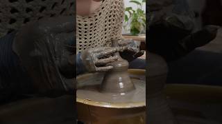 Ya puedes ver el vídeo completo de estos jarrones de cerámica en el canal ⬇️ #ceramic #short