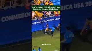 DARWIN NUÑEZ INTENTÓ AGREDIR A LA HINCHADA COLOMBIANA CON UNA SILLA!!