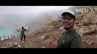 Penambang Belerang Kawah Ijen, Sabung Nyawa demi Keluarga