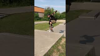 First fly out on a skateboard on 5ft quarter pipe #skate #skateboarding