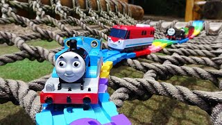 Thomas the Tank Engine Athletic Course ☆ Put Thomas and 꼬마버스타요 (Little Bustayo) on the carrier!