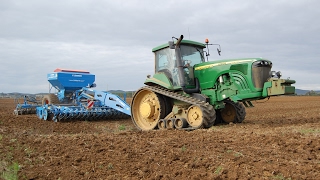 John Deere 8520 & Lemken Solitair 9 indoor