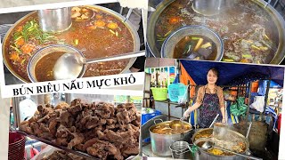 Hai nồi bún riêu cua đồng nấu mực khô, dân dã siêu đông, nổi tiếng khắp miền Nam