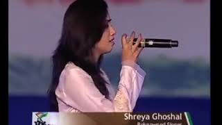 Akla cholo re - Rabindra Sangeet - Shreya Ghoshal India Gate