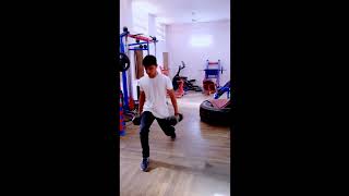 best leg exercise ! (walking lunges) #fitness #gym #gymmotivation #flexing