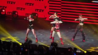 240626 ITZY Born to Be in Chicago - Swipe