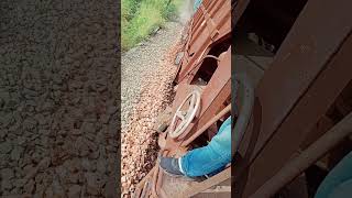 #railway track per balest kasa dalta hai # short video