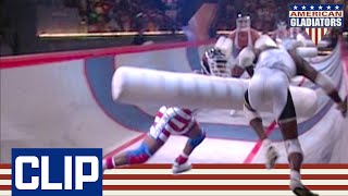 Contender Wesley “Two Scoops” Berry Speeds Through The Gauntlet | American Gladiators