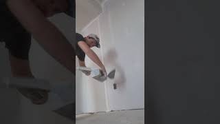 How to coat a drywall joint by hand  (12 inch knife and Mud pan)