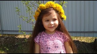 Как плести венок из одуванчиков Wreath of flowers . Детское видео