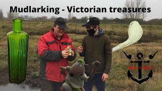 Mudlarking a Victorian Bottle Dump - Amazing Victorian treasures on The Thames Estuary!