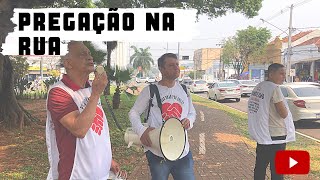 Pr. Urquiza | pregando com o megafone