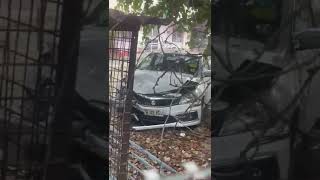 lodhi colony hua accident  aur crane car khadi kar gai block mein