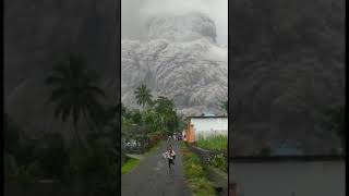 DETIK-DETIK GUNUNG SEMERU MELETUS.. asap putih tebal membumbung tinggi