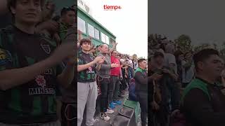 El publico verdinegro a los festejos