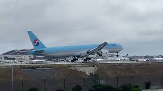 Korean Air Boeing 777-300ER landing at Los Angeles International Airport KLAX runway 24R