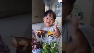 atha safiya love eat donat #babygirl #babyboy #donuts #babyfunny #cutebaby #bayimakan #shorts #anak