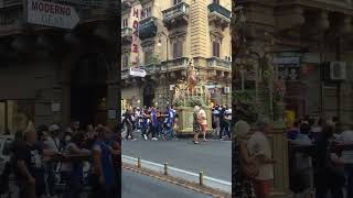 Carrying the statue through Palermo