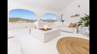 Villa ibicenca con vistas abiertas desde el Montgó al mar, Benitachell