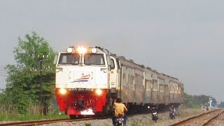 CC20682 - KA Harina melintasi jembatan kecil