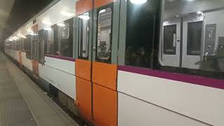 447 de Rodalies de Catalunya saliendo de Plaça Catalunya en Enero de 2023