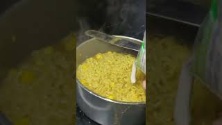 CHEESY MAGGI RECIPE || CHILLI CHEESE MAGGI || #youtubeshorts #maggi #cheesemaggirecipe #shorts