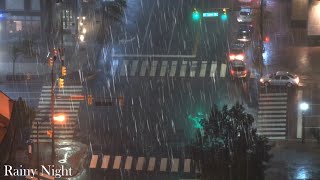 Fortes pluies avec des sons de tonnerre, orage sur route tranquille - Sons de pluie pour dormir