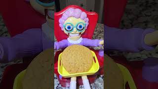 🌈 GRANNY WILL GO TO SLEEP DON'T GET HER YUMMY COOKIE 🍪 #shortvideo #viral #trending #satisfying