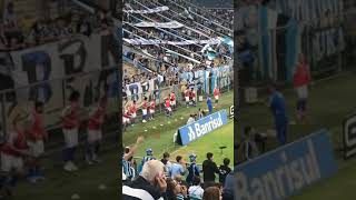 Esse dia foi Loko -Time do Avaí aquecendo.  Repare no Douglas barba.