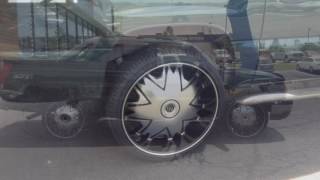 2003 chevy avalanche sitting on 26 massiv figaro 915  rims at Rimtyme Richmond