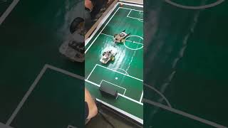 Robot sepak bola remot