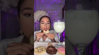 🍪🍪🍪 In my Crumbl era #asmr #crumbl #crumblcookies #fyp #trending #mukbang #mukbangers