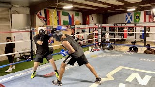 PRO BOXER VS BEGINNER SPARRING AT THE BOXING GYM!!!