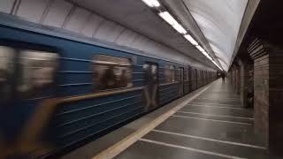 Відправлення Метропоїзда 81-717/714.5 (ЛВЗ) зі станції Звіринецька