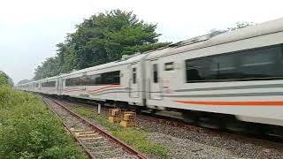 KA Argo Cheribon Melesat Menuju Stasiun Gambir