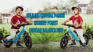 Dhanis Naik Balance Bike di Central Parking Monkey Forest Ubud