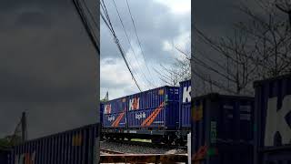 AKSI SAPAAN DARI PETUGAS JALAN LINTAS SEMBOYAN 1 #shorts #keretaapikitailways