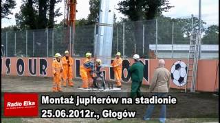 Montaż jupiterów na głogowskim stadionie