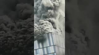 Incendio en un edificio de Huawei en la ciudad de dongguan, china 25sep