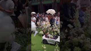 Guardate un po’ chi arriva 🤣 #cane #Wedding #weddingday #matrimoniodafavola #matrimonio2024