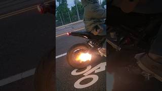 fz09 shoots flames! #amazonspecail #exhaust #explorepage #bikes #motorcycle #bikelife #yamahafz09