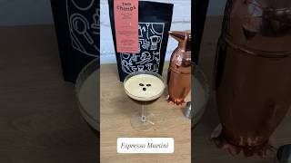 How to make an espresso martini in 14 seconds 🍸#espresso #coffee #coffeebeans