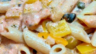 Pasta con sugo di peperoni e robiola