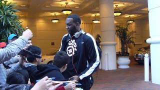 Al Jefferson signing autographs, NBA basketball player - TopSignatures.com