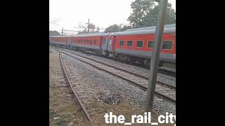 02231 Himgiri superfast exp arrival at Sultanpur