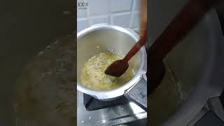 GUJARATI KHICHDI | PLAIN KHICHDI | KHICHDI RECIPE😋😋😋 #trending #shorts #khichdi #asmr KK'S KITCHEN