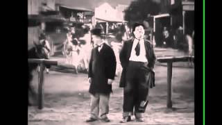 Laurel et Hardy dansent piti piti pa L'homme orchestre de Roubaix.