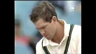 Javagal Srinath hits Ricky Ponting on face