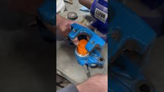 Focus RS rear caliper spring retaining clip install